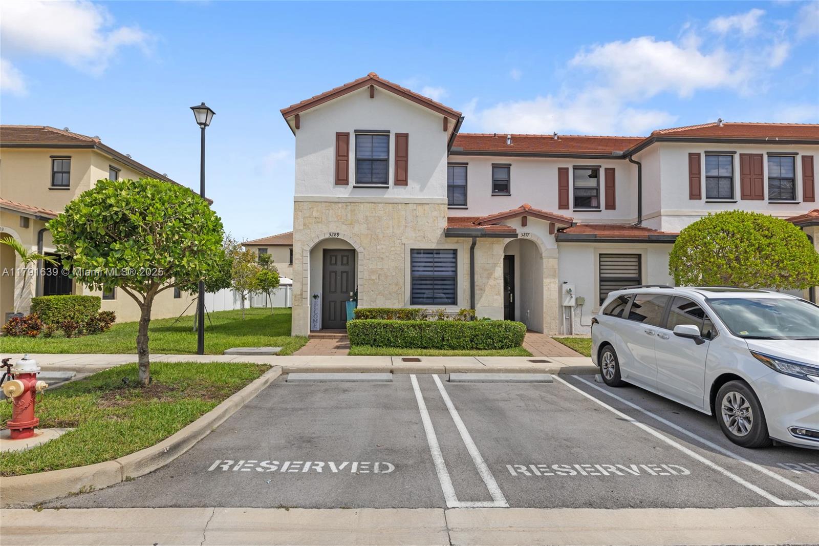 3289 106th Ter, Hialeah, FL 33018
