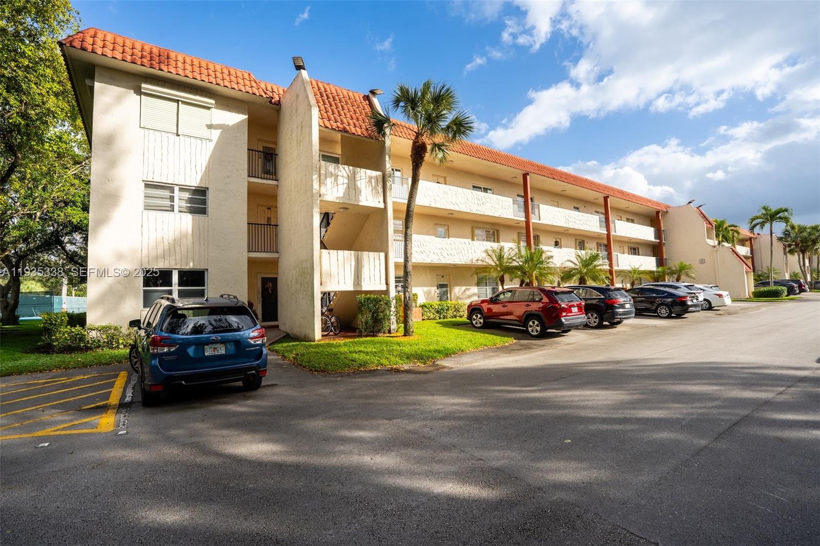 150 Hollybrook Ter, Pembroke Pines, FL 33025