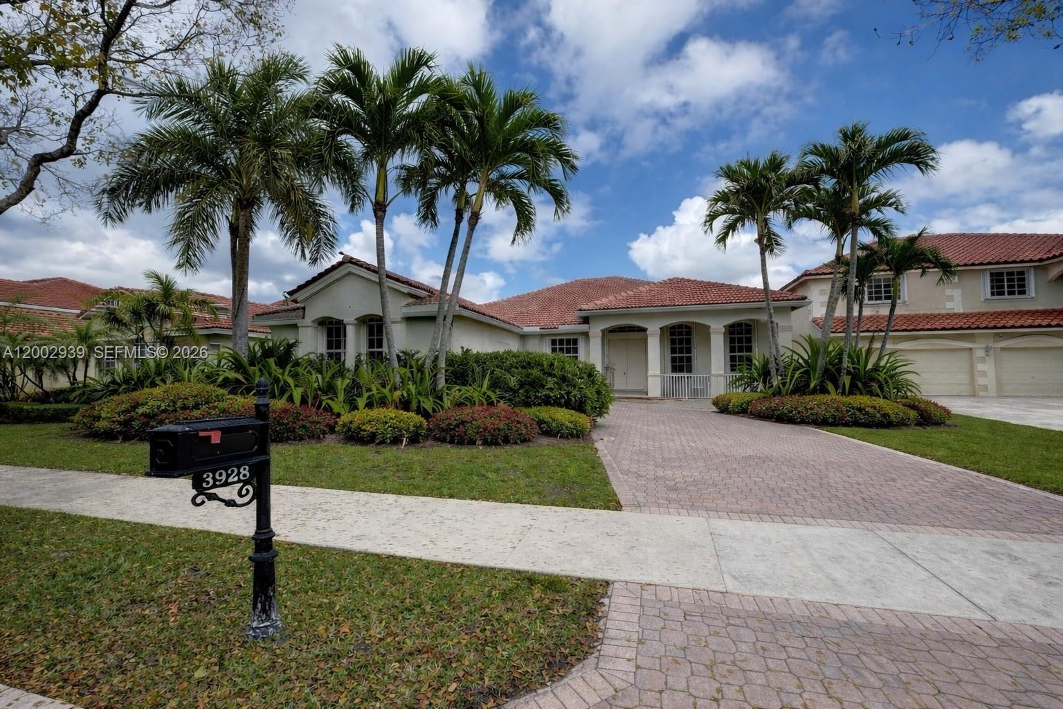 3928 Heron Ridge Ln, Weston, FL 33331
