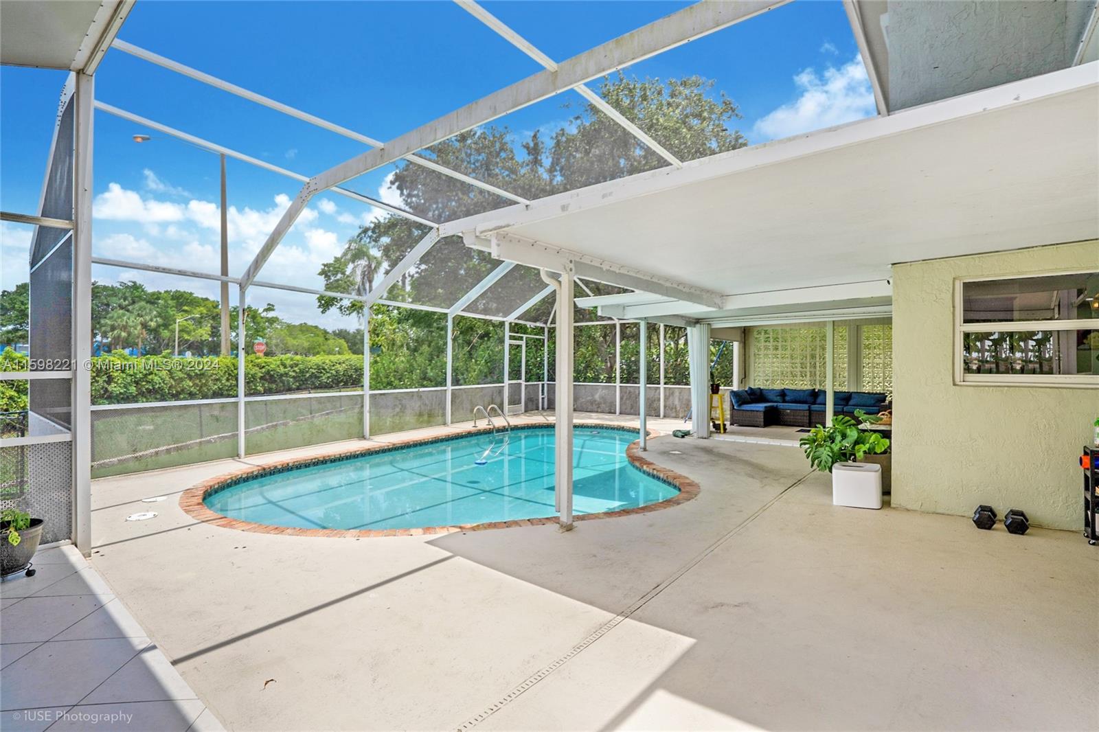 770 207th Ter, Pembroke Pines, FL 33029