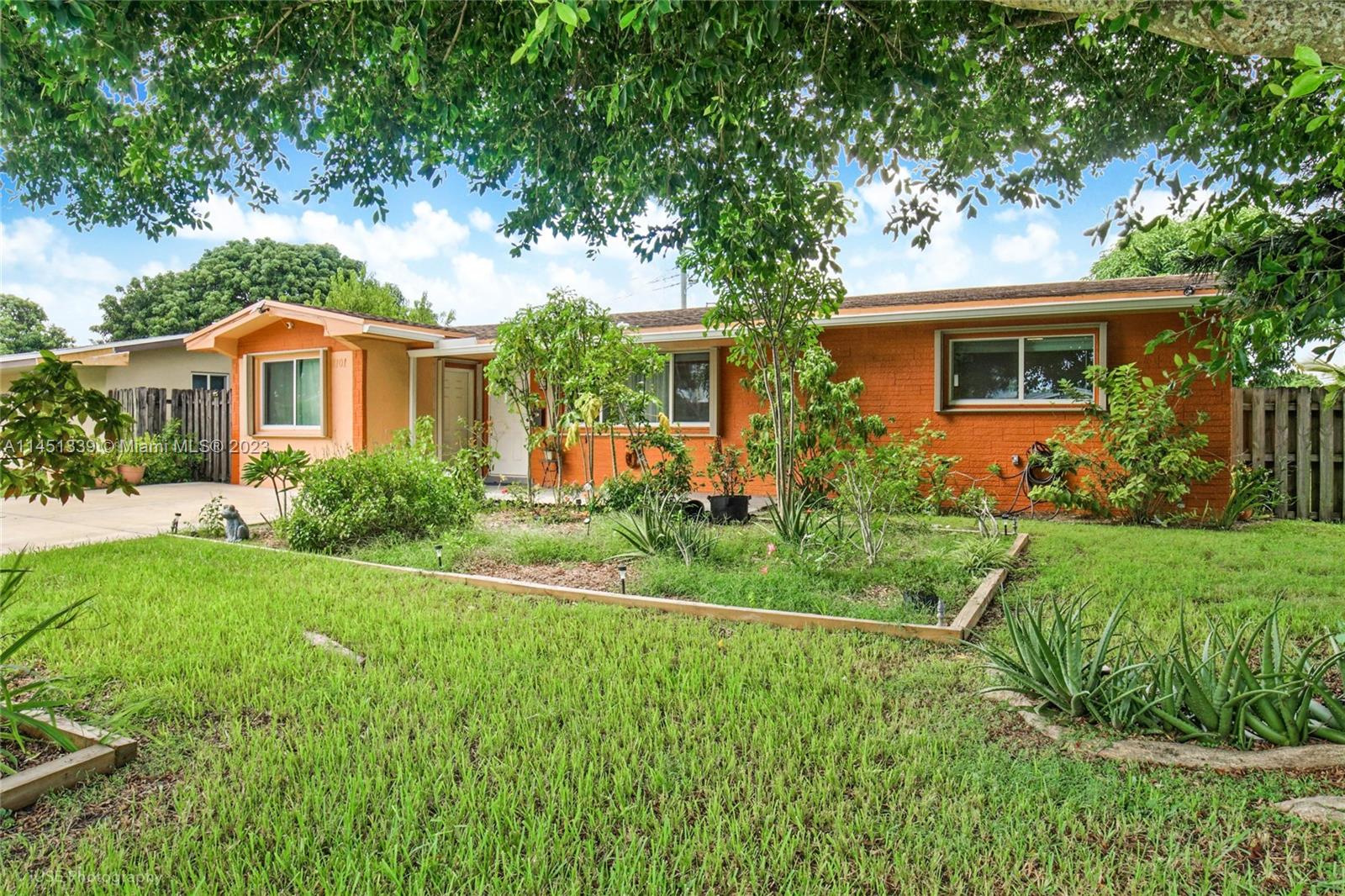 8101 15th St, Pembroke Pines, FL 33024