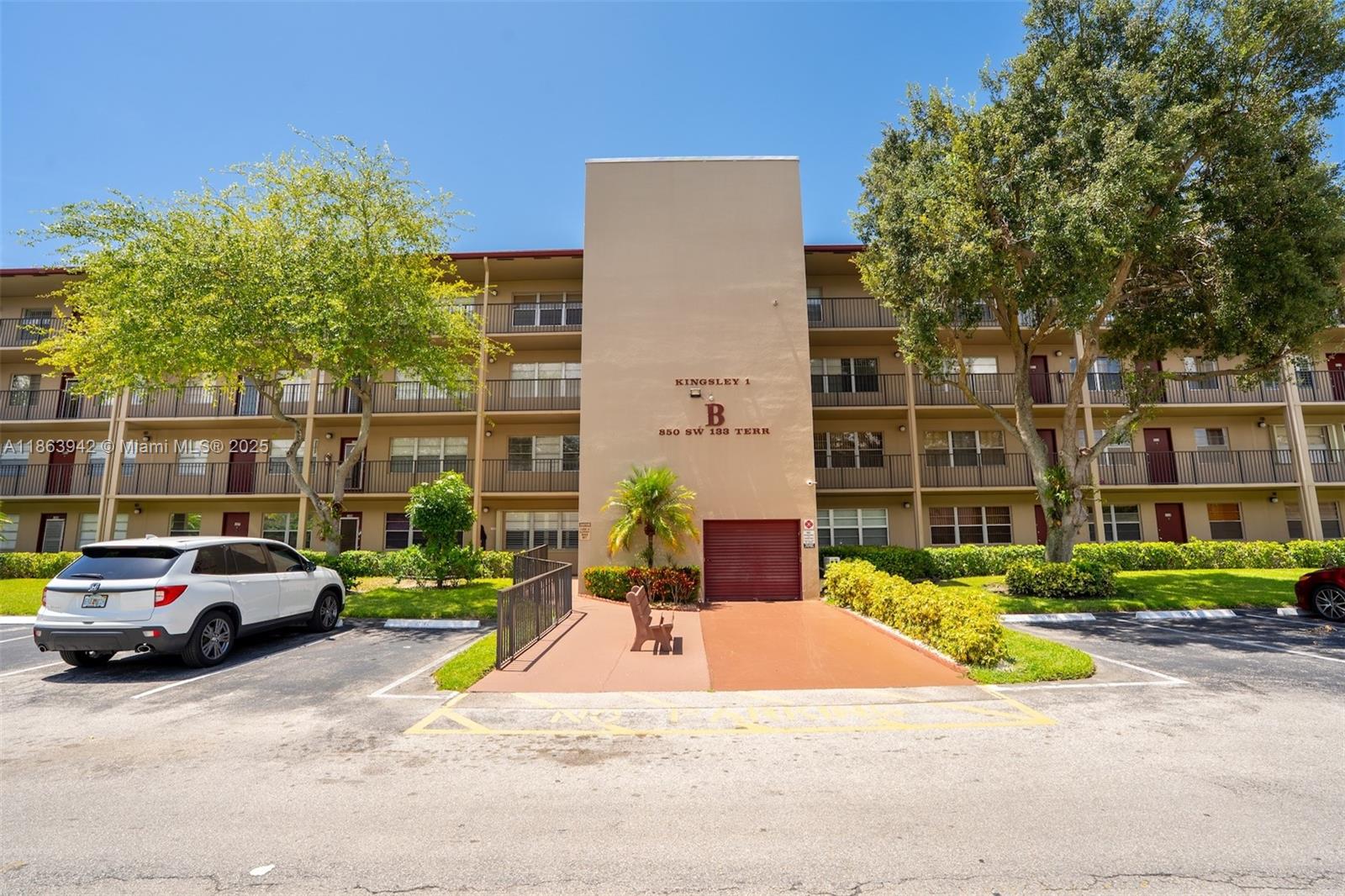 850 133rd Ter, Pembroke Pines, FL 33027
