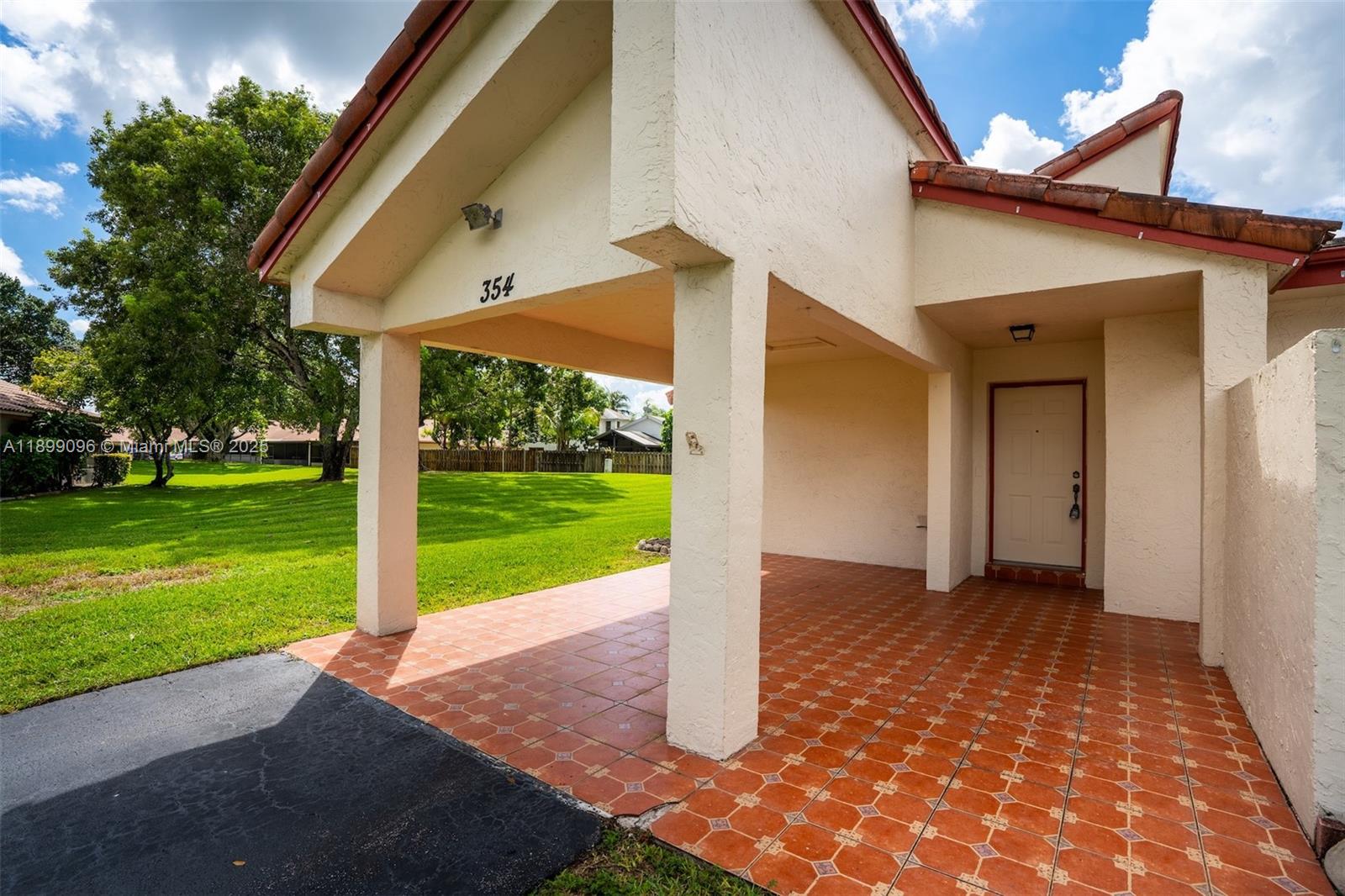 354 Lakeside Ct, Sunrise, FL 33326