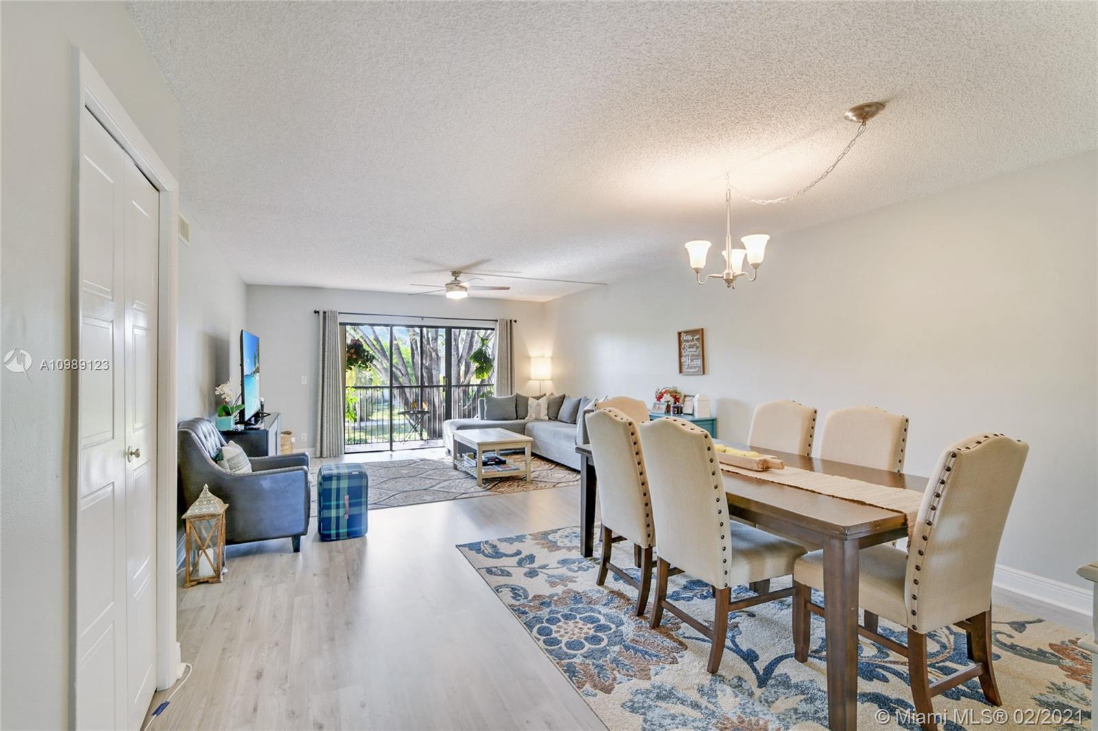 412 Lakeview Dr, Weston, FL 33326