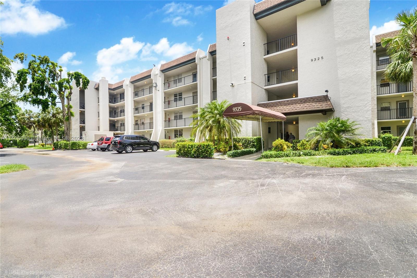 9325 Lagoon Pl, Davie, FL 33324