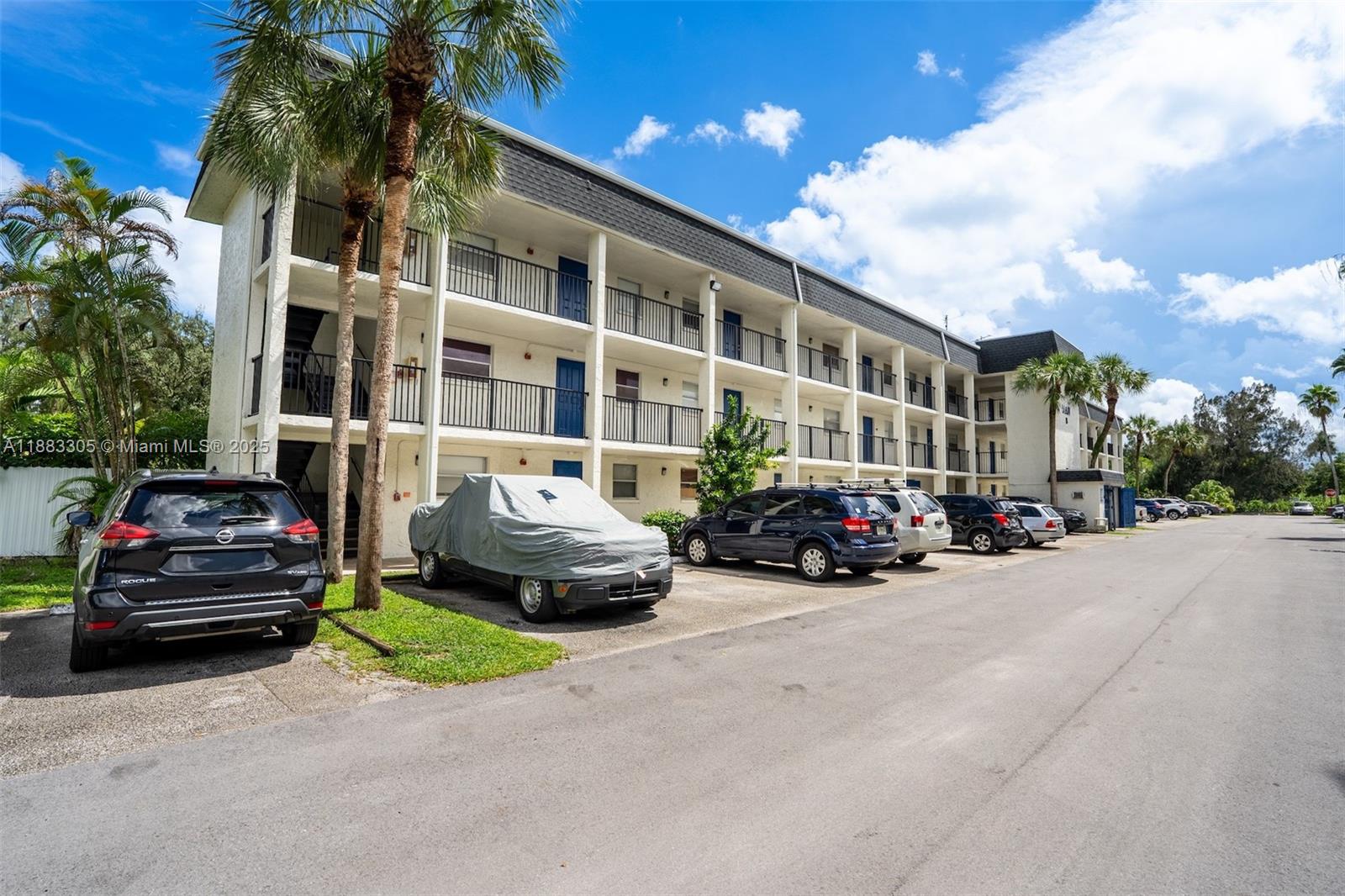5090 64th Ave, Davie, FL 33314